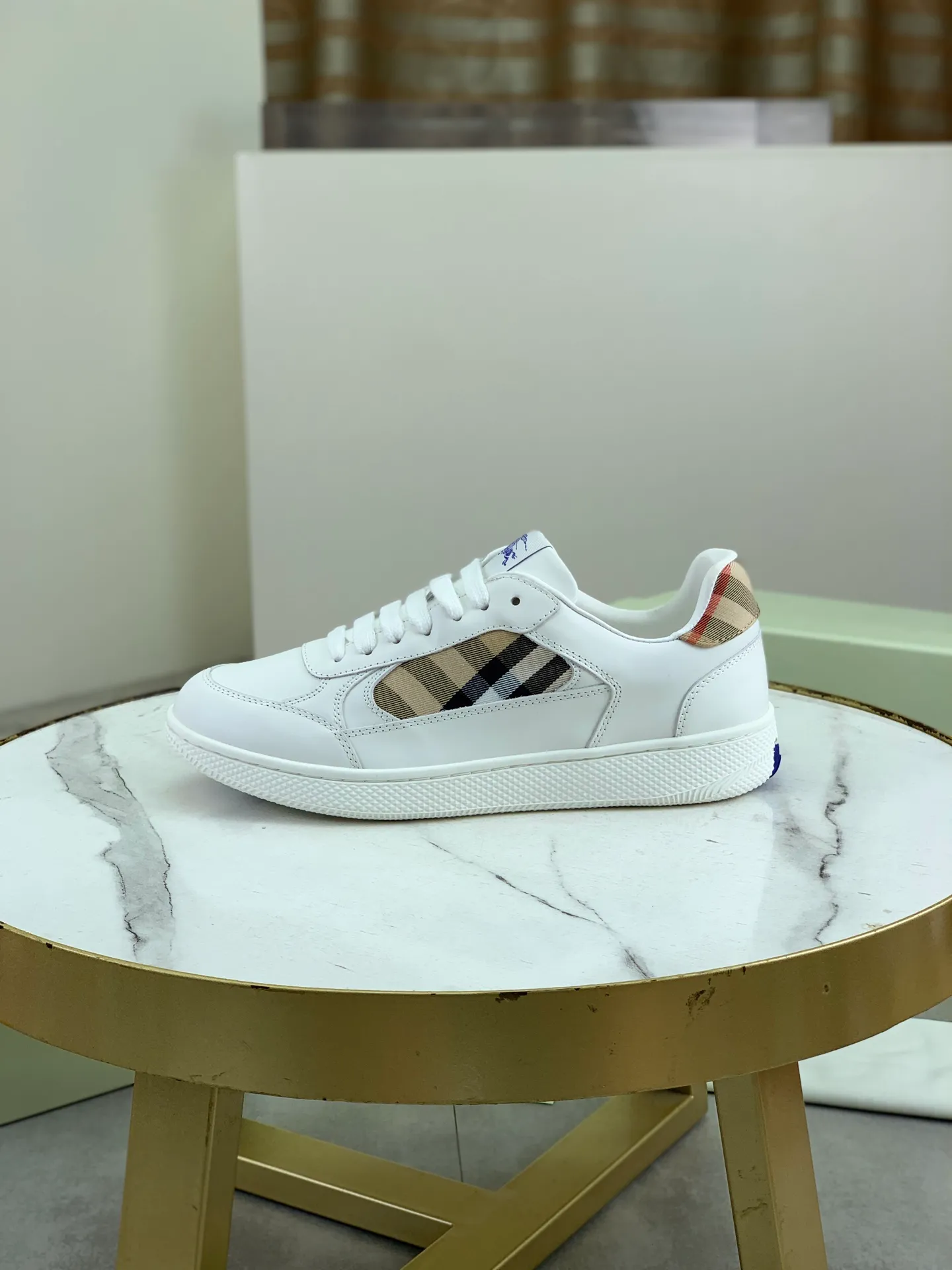 Factory price P640 [BURBERRY] Burberry - High-end quality original order (couples 🧑‍🤝‍🧑 style) - Upper: imported 🔝 original material - Lining: cowhide lining, feet; water-dyed cowhide - Outsole: ultra-light TPR rubber; two-color molded outsole - Super high quality control, fine workmanship: highlighted (high-end, extravagance, grade) -Size: 35-46 (male 38 46 Female 35 40 can be customized)·Color: Multiple colors available